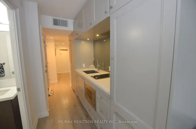 Additional image 8 of 155 Yorkville Ave Unit 713