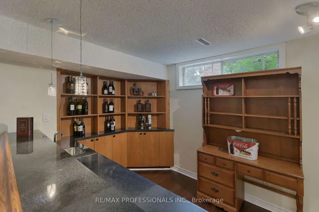 Additional image 33 of 47 Laurel Ave