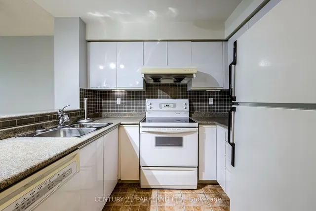 Additional image 9 of 942 Yonge St Unit 506
