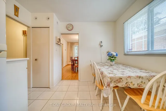 Additional image 18 of 20 Zircon Crt