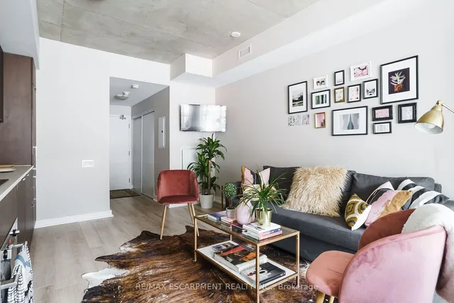 5 Hanna Ave Unit 212