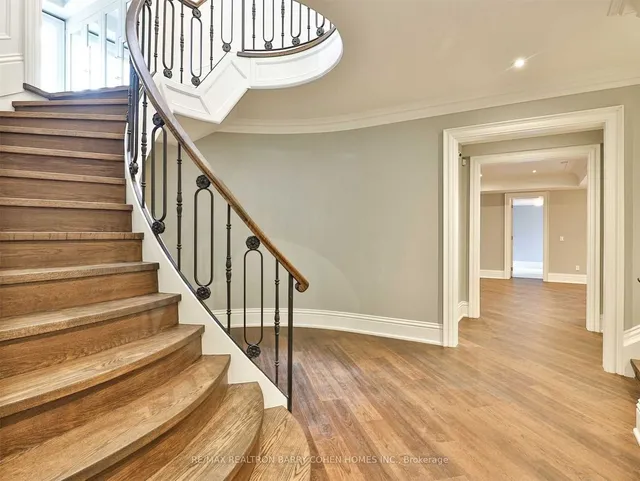 Additional image 34 of 31 Russell Hill Rd