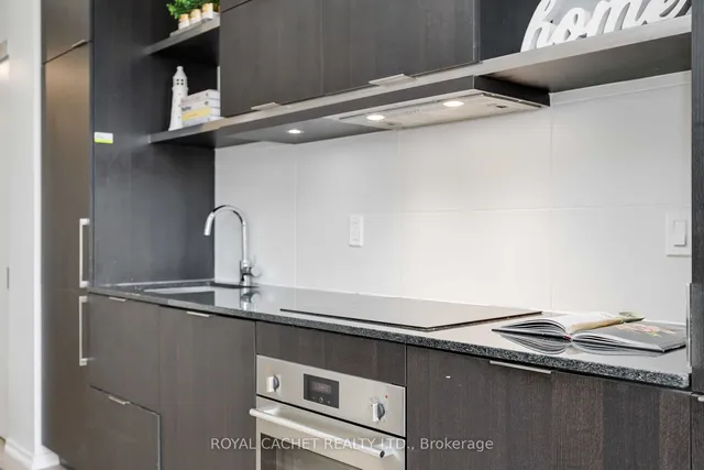 Additional image 26 of 197 Yonge St Unit 1411