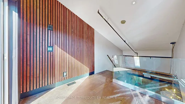 Additional image 16 of 326 Carlaw Ave Unit 124