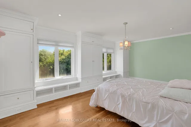 Additional image 26 of 35 Yorkdale Cres