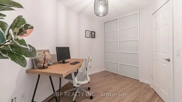 Additional image 22 of 30 Grand Trunk Cres Unit 315