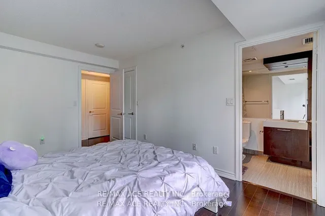 Additional image 21 of 386 Yonge St Unit 702