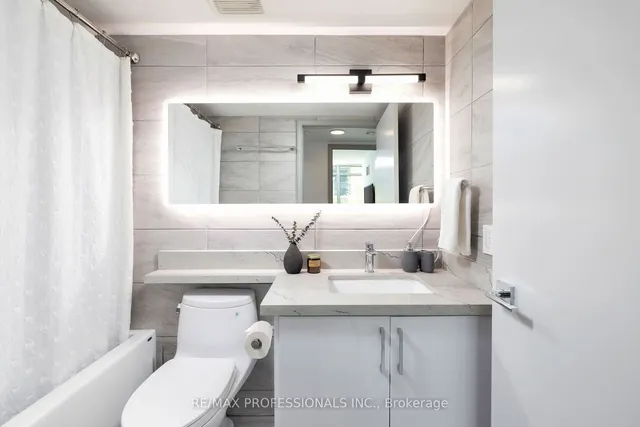 Additional image 19 of 81 Navy Wharf Crt Unit 302