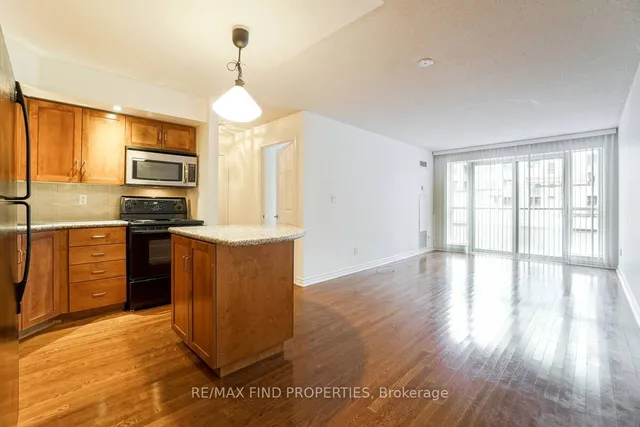 Additional image 6 of 270 Wellington St Unit 401