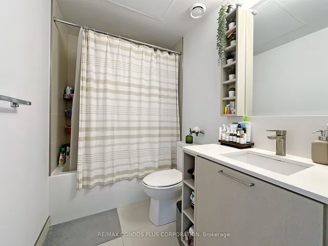 Additional image 18 of 19 Western Battery Rd Unit 315