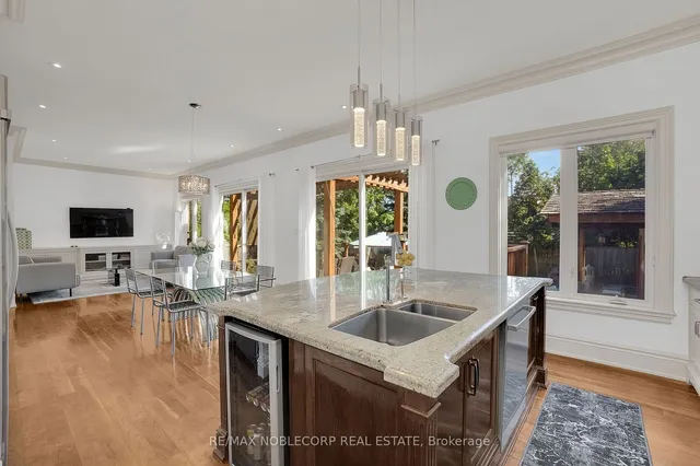Additional image 14 of 35 Yorkdale Cres