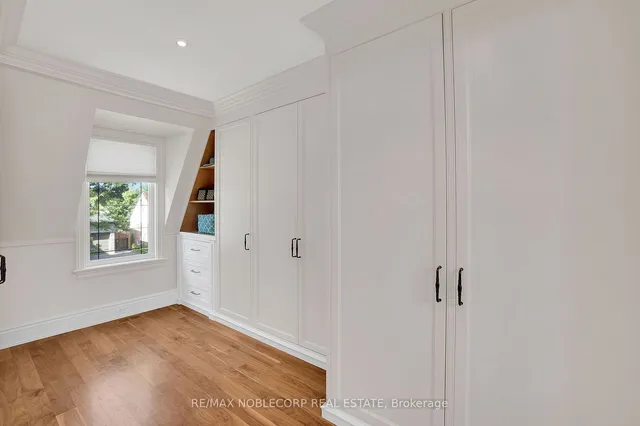 Additional image 24 of 35 Yorkdale Cres