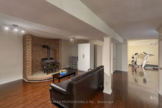 Additional image 30 of 47 Laurel Ave