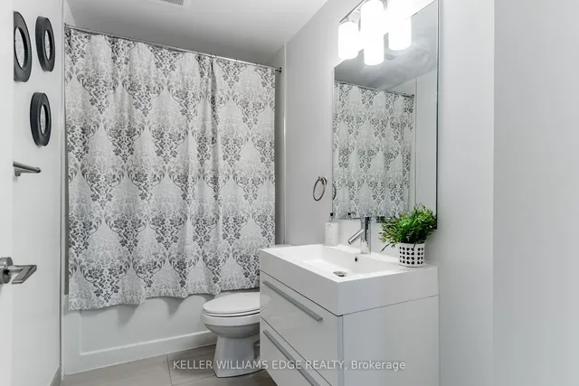 Additional image 19 of 297 College St Unit 628