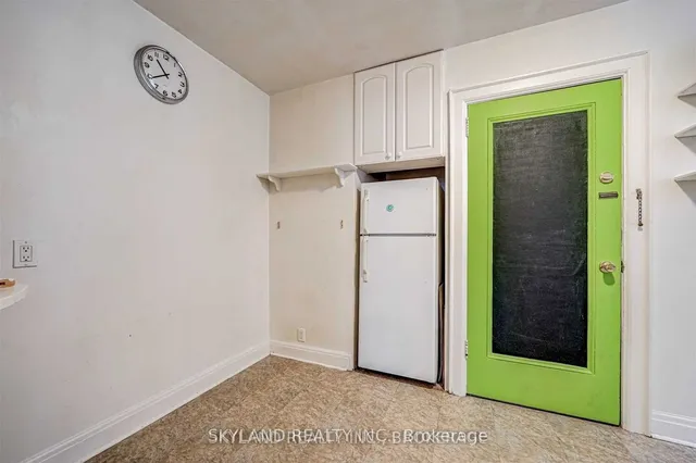 Additional image 18 of 996-998 Avenue Rd