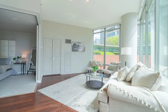 Additional image 15 of 81 Navy Wharf Crt Unit 201