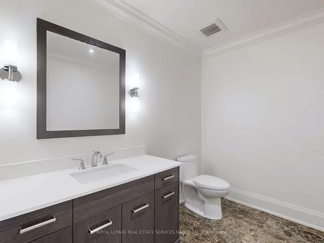 Additional image 17 of 2460B Bayview Ave