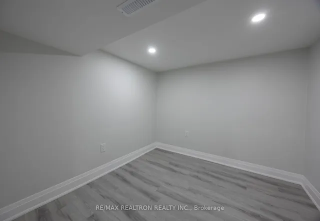 Additional image 33 of 376 Northcliffe Blvd