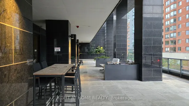 Additional image 30 of 181 Dundas St Unit 2715