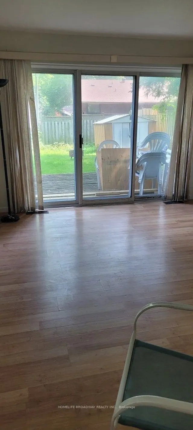 Additional image 3 of 71 Oakley Blvd