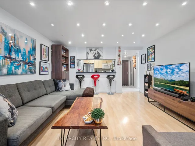 Additional image 7 of 717 Bay St Unit 509