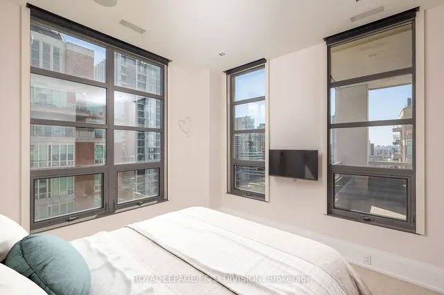 Additional image 21 of 68 Yorkville Ave Unit 1601