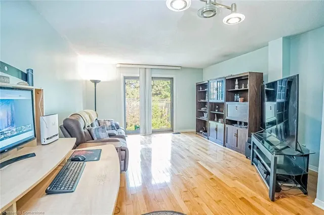 Additional image 10 of 102 Pennyhill Dr