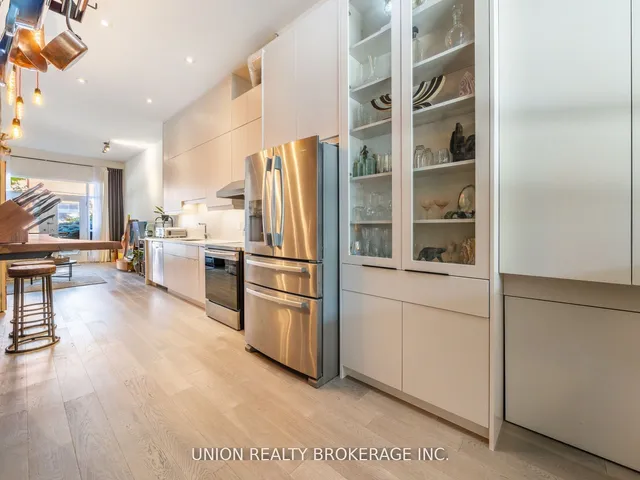 Additional image 6 of 1095 Dundas St