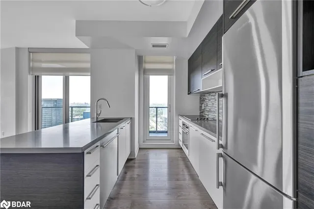 Additional image 13 of 36 Park Lawn Road Rd Unit 3205