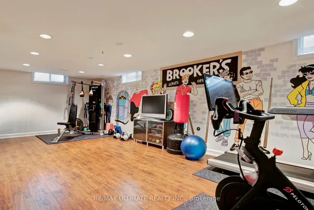 Additional image 4 of 1 Versailles Crt