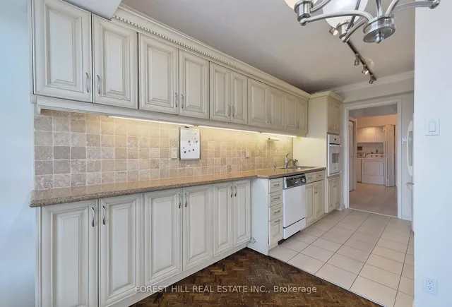 Additional image 11 of 449 Walmer Rd Unit 902