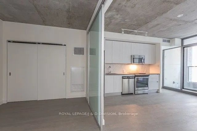 Additional image 5 of 111 Bathurst St Unit 423