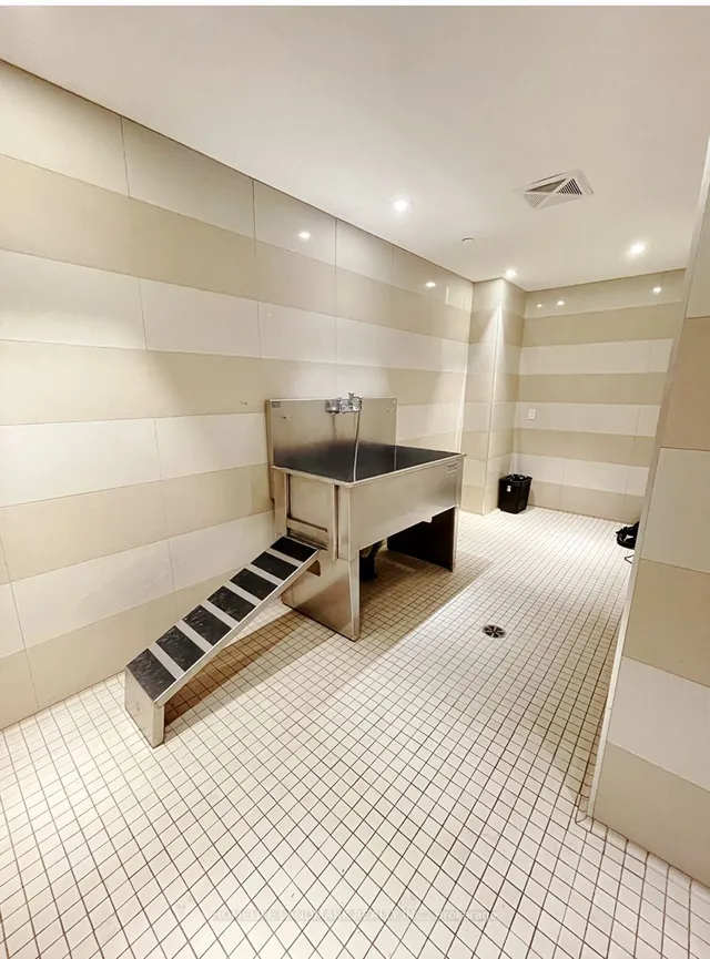 Additional image 21 of 501 Yonge St Unit 801