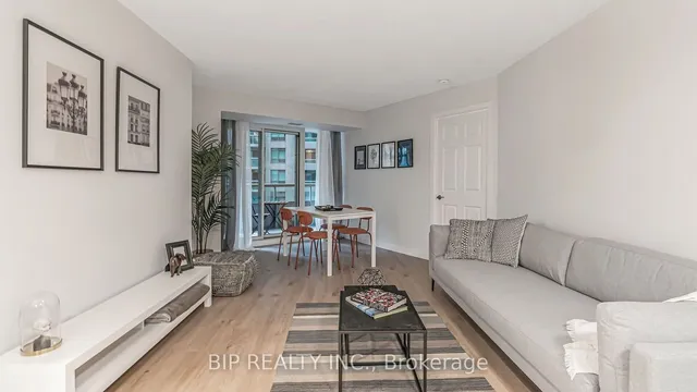 Additional image 18 of 30 Grand Trunk Cres Unit 315