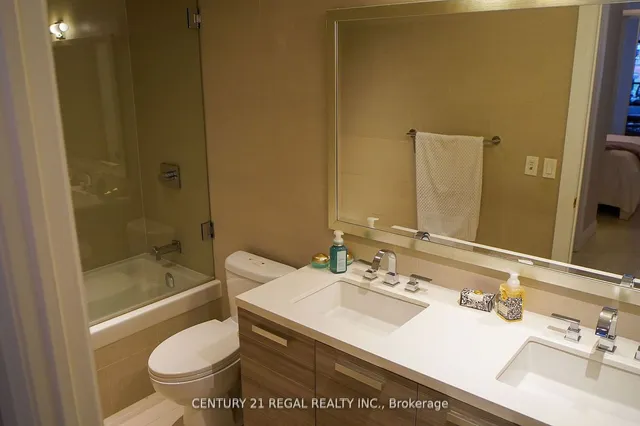 Additional image 20 of 224 King St Unit 403