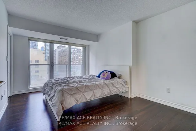 Additional image 22 of 386 Yonge St Unit 702