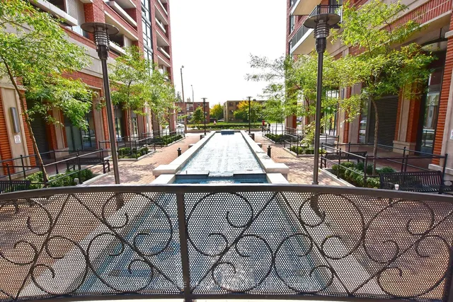 Additional image 8 of 830 Lawrence Ave Unit 825