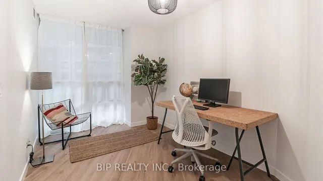 Additional image 24 of 30 Grand Trunk Cres Unit 315