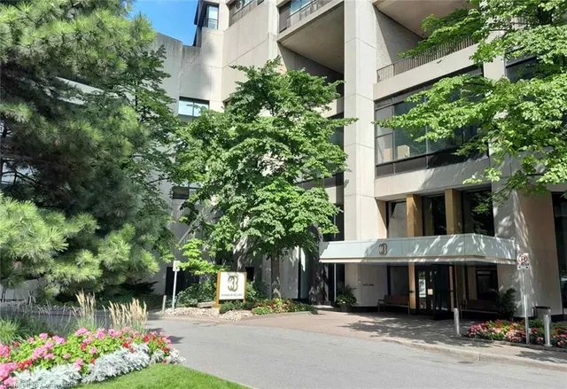 Additional image 35 of 33 Harbour Sq Unit 2037