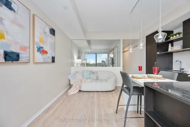 Additional image 21 of 197 Yonge St Unit 1411