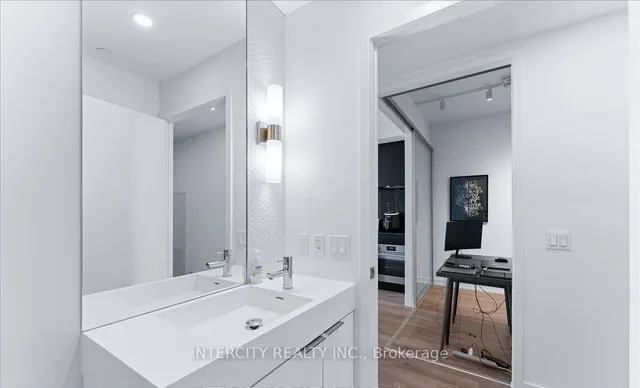 Additional image 15 of 33 Helendale Ave Unit 2407