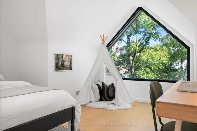 Additional image 35 of 199 Balmoral Ave