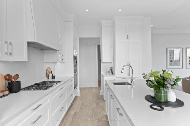 Additional image 8 of 1 Strathgowan Ave Unit PH02