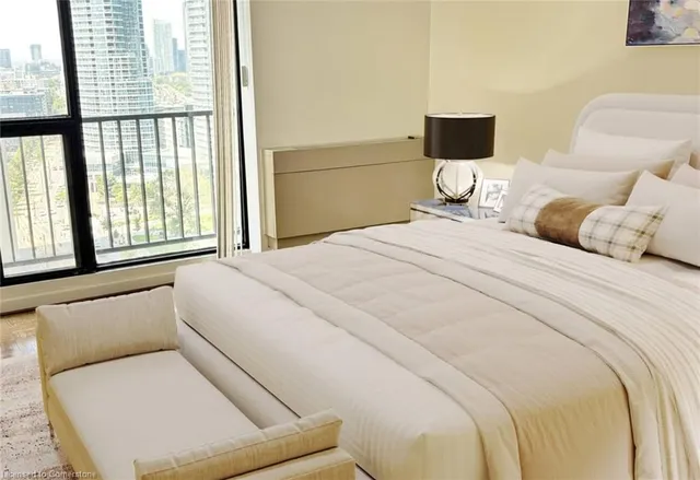 Additional image 8 of 33 Harbour Sq Unit 2037