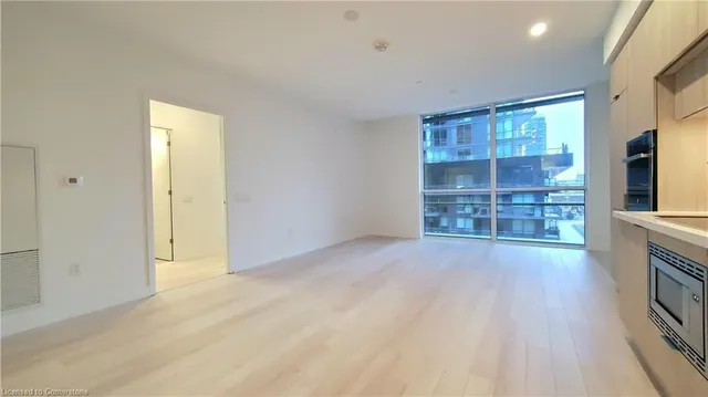Additional image 6 of 39 Roehampton Ave Unit 411