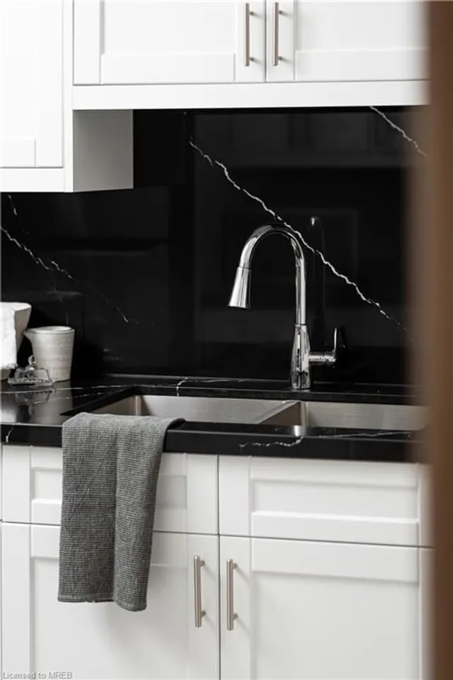 Additional image 17 of 9 Humewood Dr Unit Bldg 1