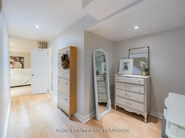 Additional image 8 of 1095 Dundas St
