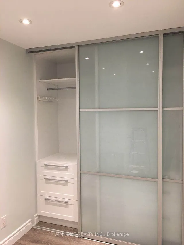 Additional image 7 of 1 Bloor St Unit 4009