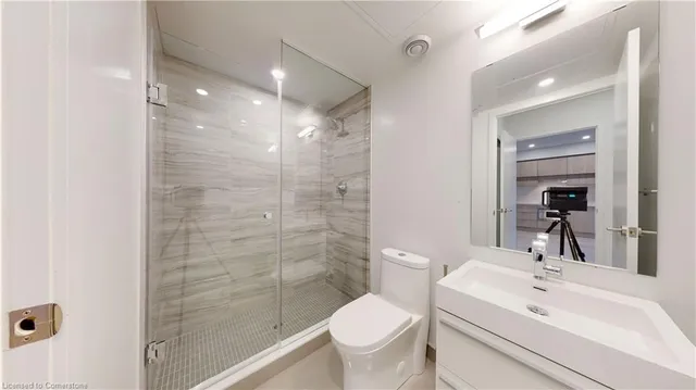 Additional image 22 of 39 Roehampton Ave Unit 411