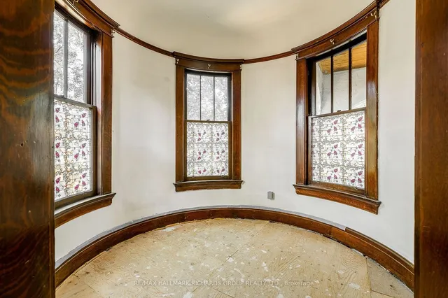 Additional image 25 of 3025 Queen St